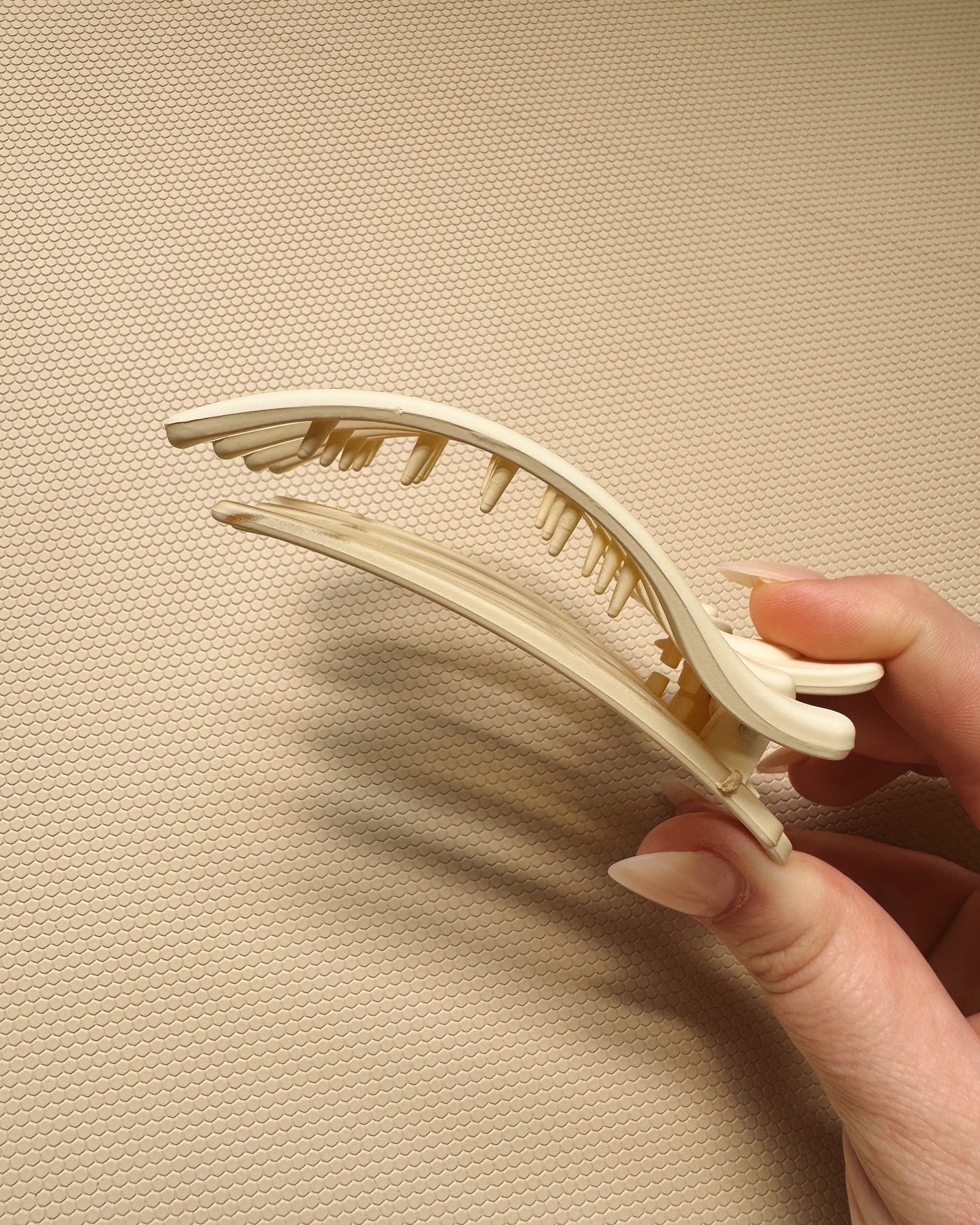 Pilates Claw Clip - Cream